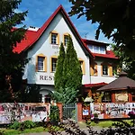 Dworek Familijny Bed and breakfast 3*