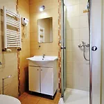 Dworek Familijny Bed and breakfast