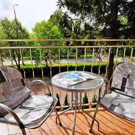 Dworek Familijny Отель типа 