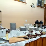 Dworek Familijny Bed & Breakfast