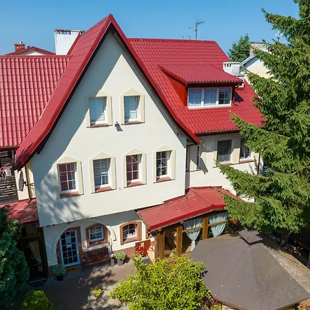 Bed & Breakfast Dworek Familijny 3*