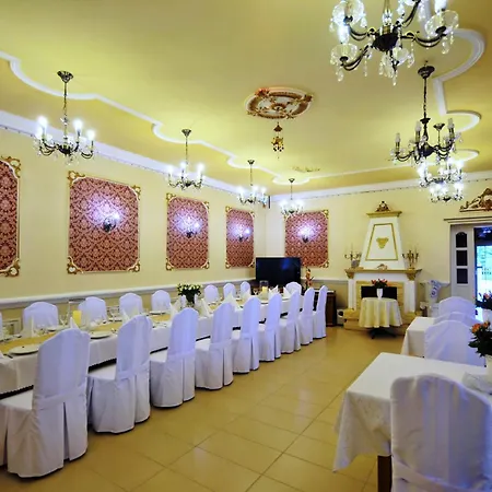 Bed and breakfast Dworek Familijny 3*