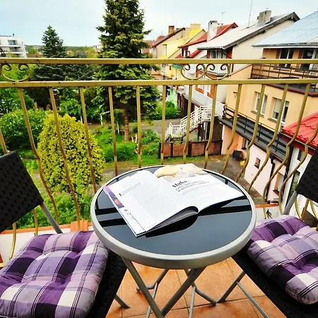 Dworek Familijny Bed & Breakfast