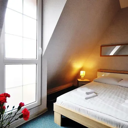 Dworek Familijny Bed & Breakfast 3*