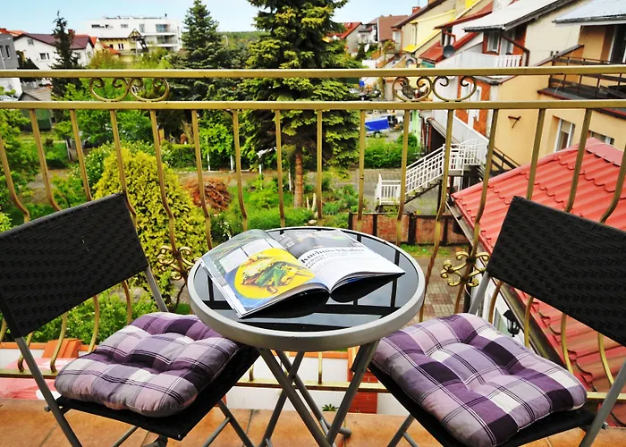 Dworek Familijny Bed & Breakfast