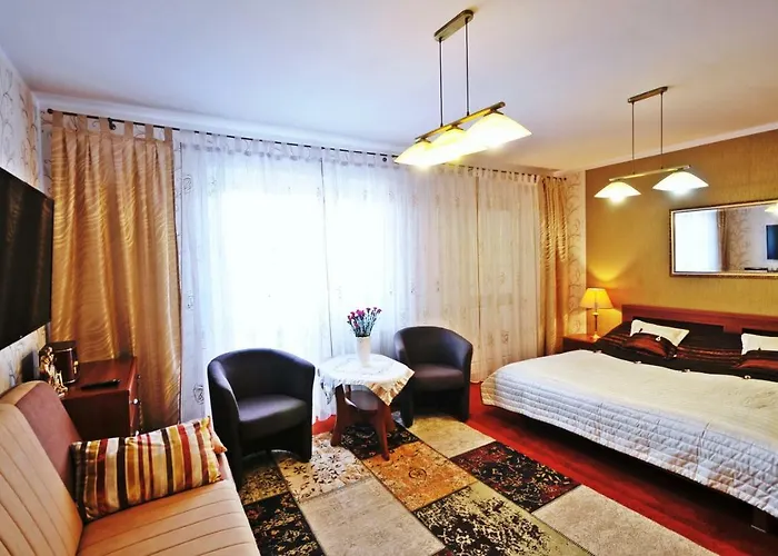 Dworek Familijny Bed and breakfast 3*